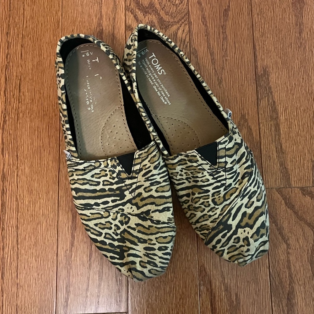 Leopard Print Canvas Toms
